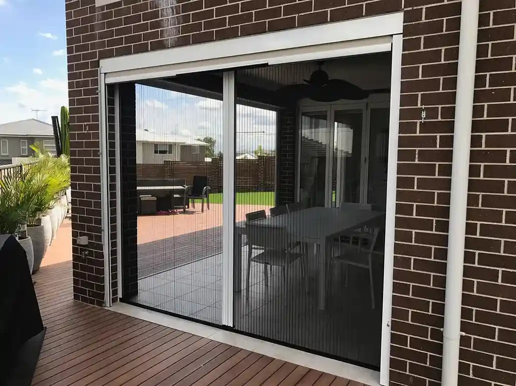 RetractableFlyscreenWindowBlinds3